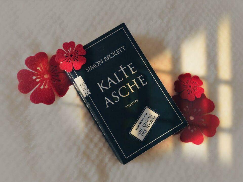 „Kalte Asche“ von Simon Beckett